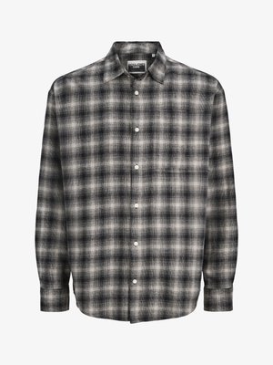 Košulja dugih rukava s crno-bijelim karo uzorkom, klasičnim ovratnikom i sedam bijelih gumba sprijeda.