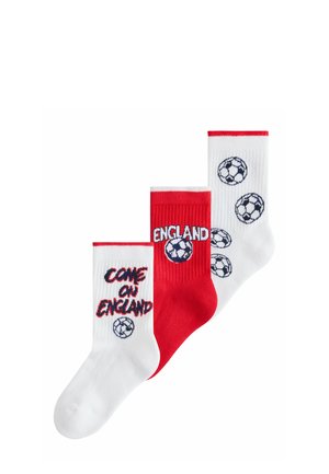 Tri páry ponožiek v bielo-červenej farbe s dizajnom futbalovej lopty, jedna má nápis "COME ON ENGLAND,", druhá "ENGLAND" s grafikou lopty.