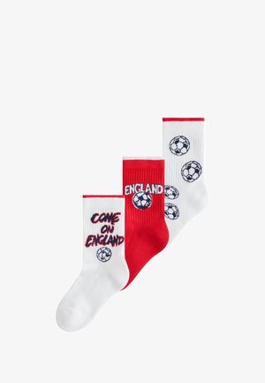 Tri páry ponožiek v bielo-červenej farbe s dizajnom futbalovej lopty, jedna má nápis "COME ON ENGLAND,", druhá "ENGLAND" s grafikou lopty.