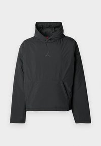 Črna dolga majica s kapuco z sprednjim kenguru žepom in diskretnim Jordan Jumpman logotipom na sredini prsnega dela.