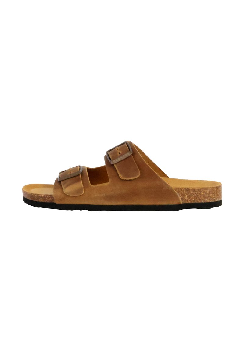 Sandale en suede marron à glissière avec deux boucles réglables, semelle en liège et semelle extérieure en caoutchouc noir. Design à bout ouvert, profil plat.