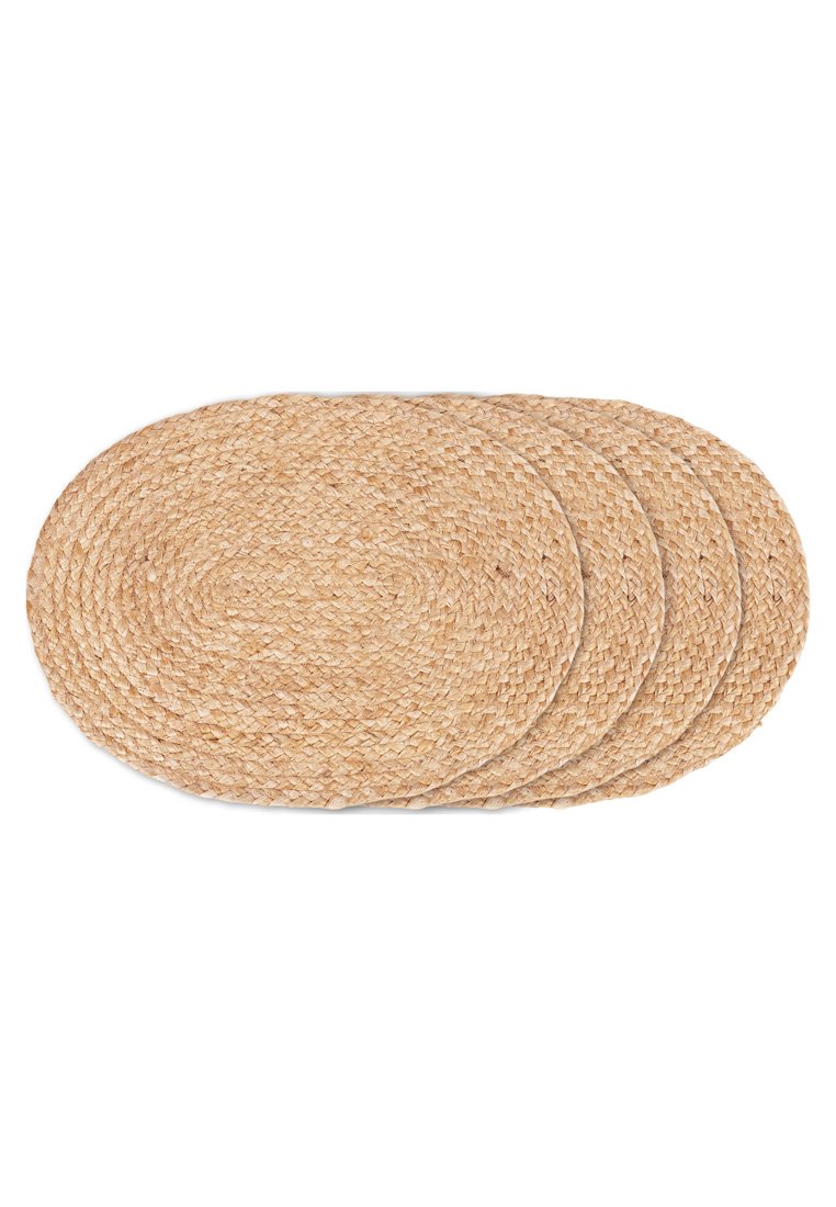 Set aus drei ovalen Platzdeckchen aus gewebten Naturfasern, in einer hellbeigen Farbe mit einer strukturierten Oberfläche.