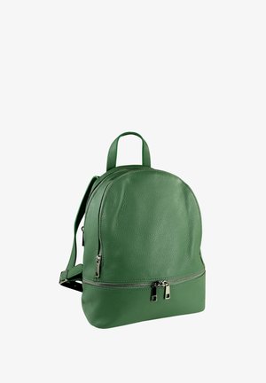Sac à dos en cuir vert, de forme arrondie, surface texturée, deux zips et bretelles réglables. Il est également doté d'une poignée sur le dessus pour le porter.