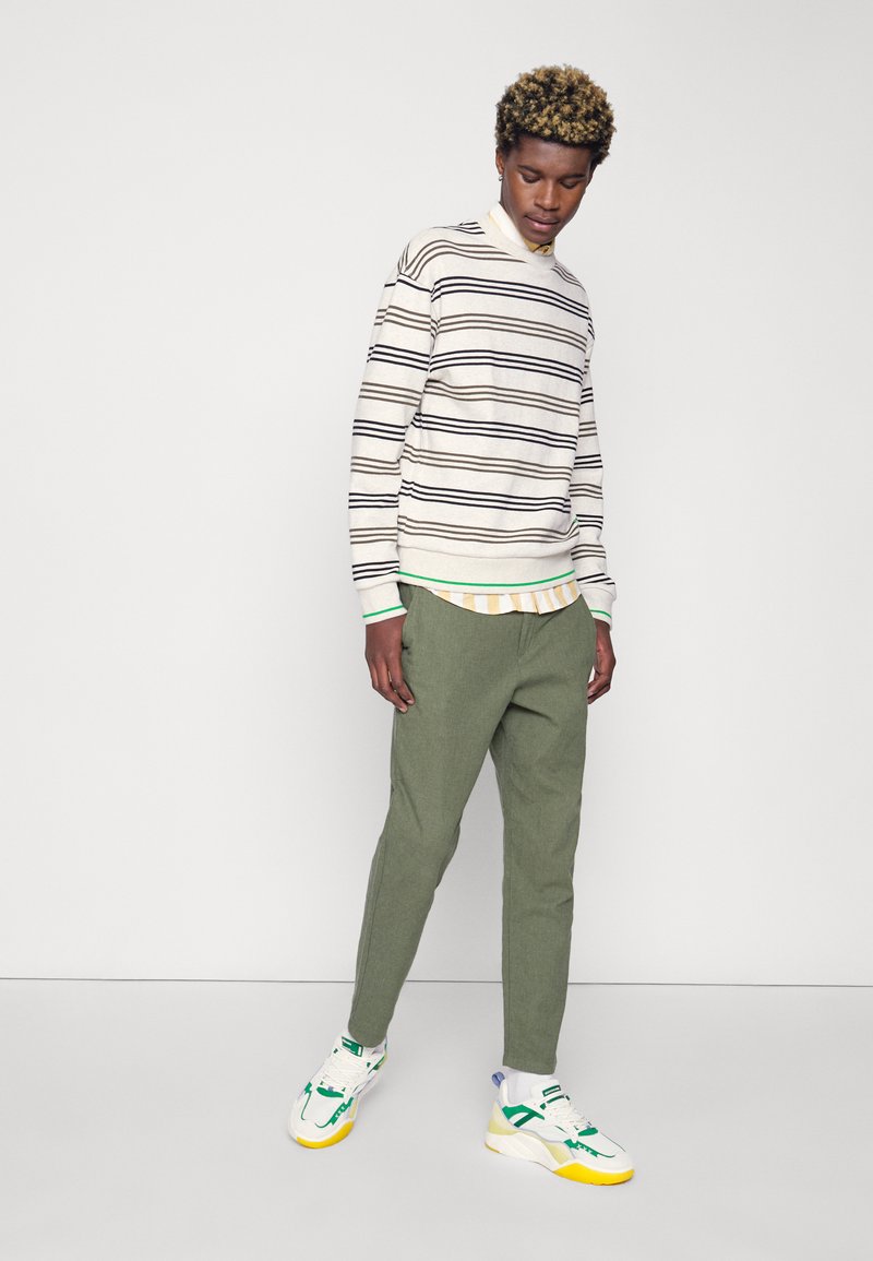Herren Chinos | Selected Homme SLIMTAPERED NEWTON Stoffhose olivine/oliv - DW54071 Herren Chinos | Selected Homme SLIMTAPERED NEWTON Stoffhose olivine/oliv - DW54071