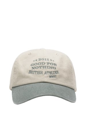 Beżowa i szara czapka z daszkiem z haftowanym napisem "2011 Good For Nothing British Atelier MMXI" na przednim panelu.