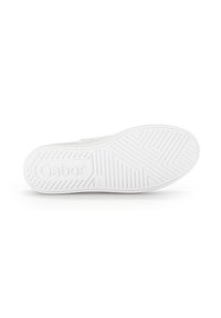 Witte rubberen zool van een schoen met een gestructureerd oppervlak met een zigzagpatroon, reliëflogo en maatdetails.