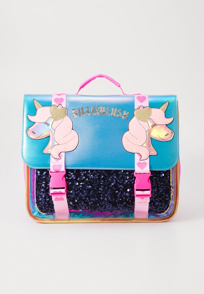 Mochila metálica azul e rosa com detalhes de unicórnio, fundo em lantejoulas azul-marinho, alças com padrão de corações e letras douradas "BILLIEBLUSH."