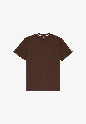 Brun kortærmet T-shirt med rund hals, lille logo på venstre bryst og kontrasterende detalje på indersiden af kraven.