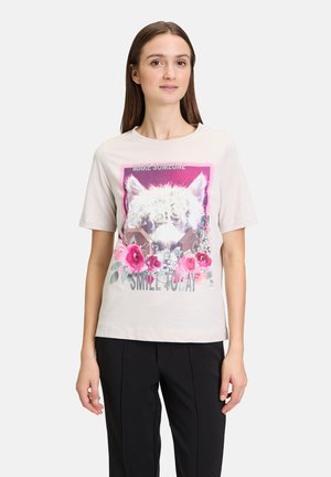 MIT RUNDHALSAUSSCHNITT - T-shirt med print - patch beige pink