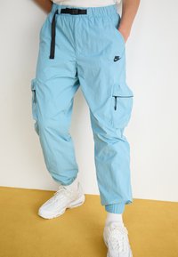 Nike Sportswear TECH WOVEN - Cargo trousers - denim turquoise/black