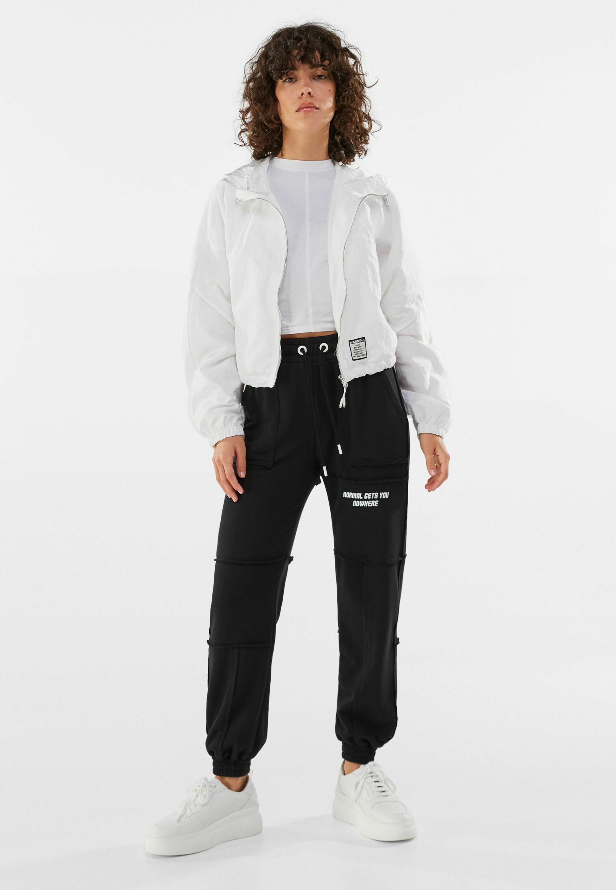 Damen MIT KAPUZE - Leichte Jacke Damen MIT KAPUZE - Leichte Jacke