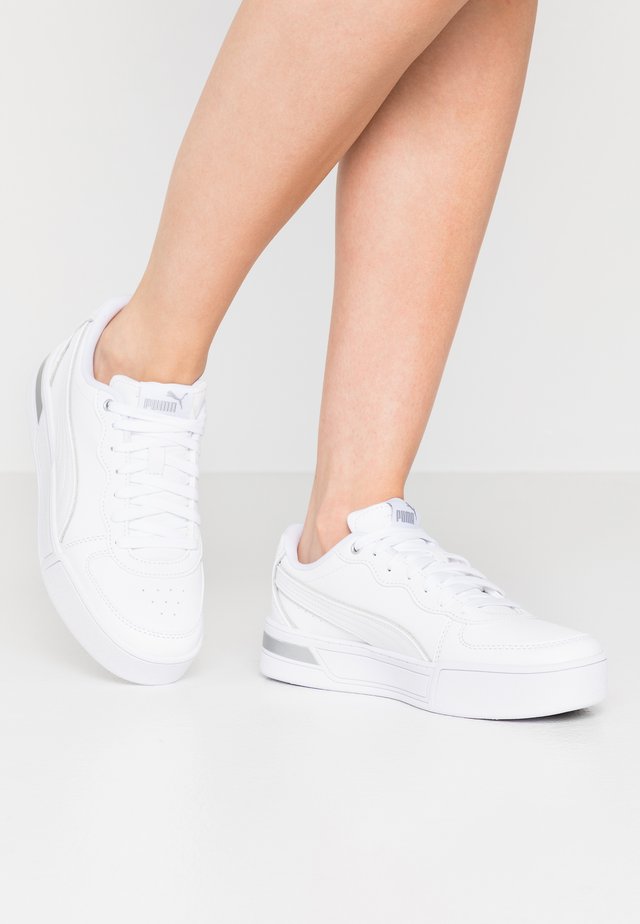 SKYEMETALLIC - Baskets basses - white/silver