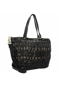 Zwarte leren tote bag met geweven textuur, versierd met goudkleurige studs, dubbele handgrepen en een afneembare schouderriem.