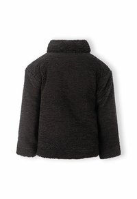 Čierna fleecová bunda s dlhými rukávmi a vysokým golierom, zobrazená zozadu na bielom pozadí.