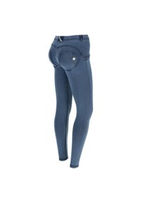 Siniset farkkulegginsit, joissa on korkea vyötärö, kapea istuvuus, takataskut kaarevilla ompeleilla ja kultainen logo-yksityiskohta.