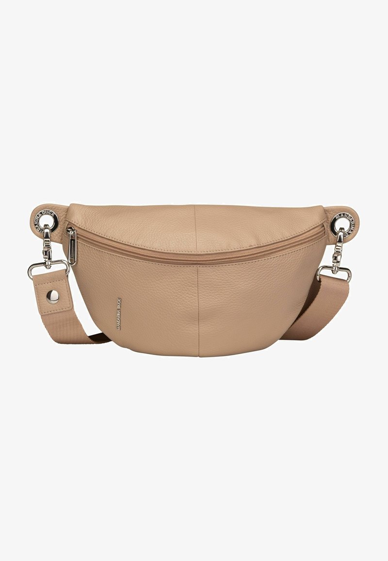 Braune Leder-Crossbody-Tasche mit einer geschwungenen Form, Reißverschluss oben, verstellbarem Stoffgurt und Akzenten in Silberfarbton.