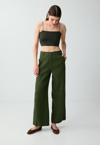 Non sélectionné, khaki
