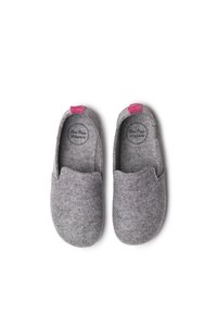 Gray felt slippers with pink accents and circular logo on the insole, featuring a simple slip-on design and soft, textured surface.