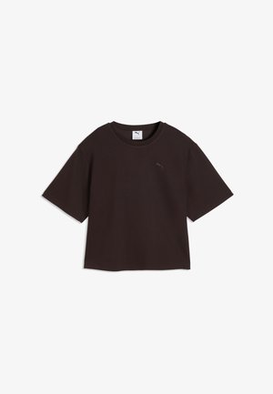 Prosty czarny T-shirt z krótkim rękawem i okrągłym dekoltem, z małym logo Puma na lewej piersi oraz z metką wewnątrz kołnierzyka.