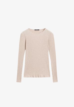 Top en maille côtelée beige à manches longues avec un col rond et une silhouette ajustée, caractérisé par un tissu extensible et une texture subtile sur l'ensemble.