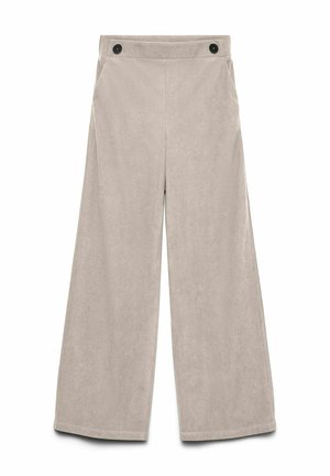 Brede broek in lichtgrijze stof, met twee zwarte knopen bij de taille en zijzakken. Zachte textuur met een subtiele glans.