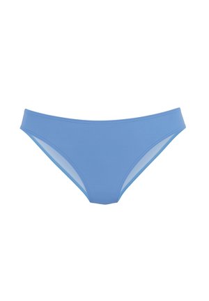Hellblaue Bikinihose mit niedrigem Bund und glattem Stoff, dargestellt vor einem weißen Hintergrund.