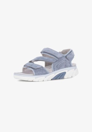 Sandale en suède bleu clair avec des brides réglables en Velcro et une semelle épaisse en caoutchouc blanc conçue pour le confort et le soutien.
