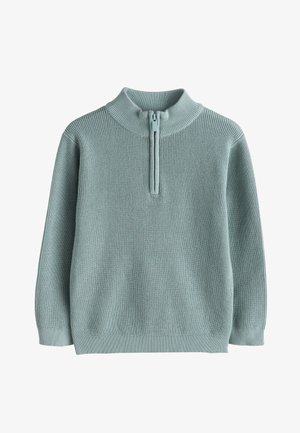 Pull bleu clair en maille avec manches longues et une courte fermeture éclair sur le devant du col montant côtelé, posé à plat sur fond blanc.