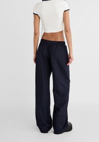 Stradivarius Tygbyxor - dark blue