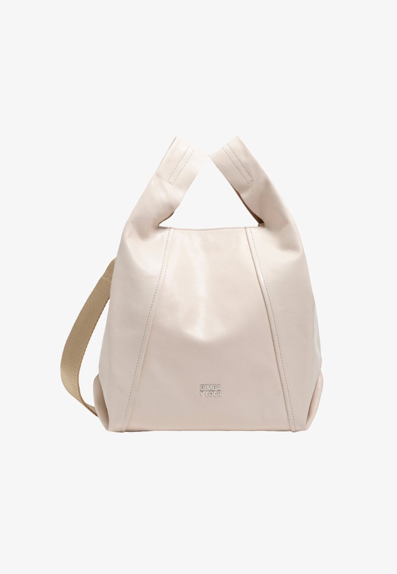 Skórzana torebka w jasnoróżowym kolorze z teksturowanym wykończeniem, wyposażona w podwójne górne uchwyty oraz kontrastujący beżowy pasek, z logo wytłoczonym u podstawy.