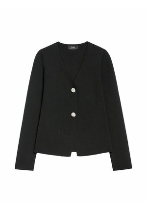Czarny kardigan z dekoltem w kształcie litery V i dwoma srebrnymi guzikami. Gładka tekstura, długie rękawy i prosty krój u dołu.