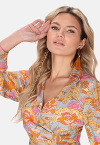 usha Vapaa-ajan mekko - stone grey multicolor