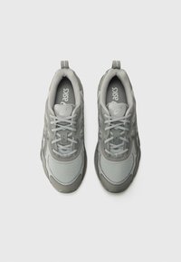 ASICS SportStyle GEL NYC UNISEX - Sneakers low - cement grey/clay grey