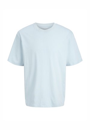 Helehall sinine puuvillane t-särk ümarate kaelustega, lühikeste varrukate ja lõdva lõikega. Sile tekstuur, puuduvad nähtavad mustrid või kaunistused.