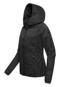 Juodas užtrauktukas striukė su gobtuvu, su elastinėmis rankovėmis ir dviem šoniniais kišenėmis su užtrauktukais. Pagaminta iš lygaus, vandeniui atsparaus medžiagos.