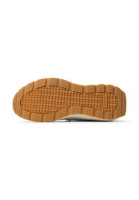 Suela de zapato con una superficie de goma texturizada en color marrón, que presenta un patrón de banda de rodadura único para tracción y el nombre de la marca "ALDO" grabado.