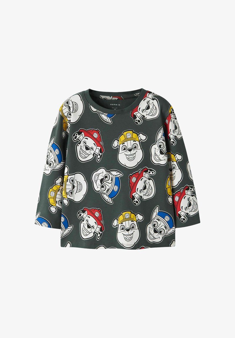 Grijze longsleeve met cartoon hondenkoppen in verschillende gekleurde brandweerhelmen. Gemaakt van zachte stof met een ronde hals.