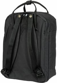 Zaino in tessuto nero con spallacci regolabili, cerniere e tasche laterali. Forma rettangolare e superficie testurizzata per una maggiore durata.