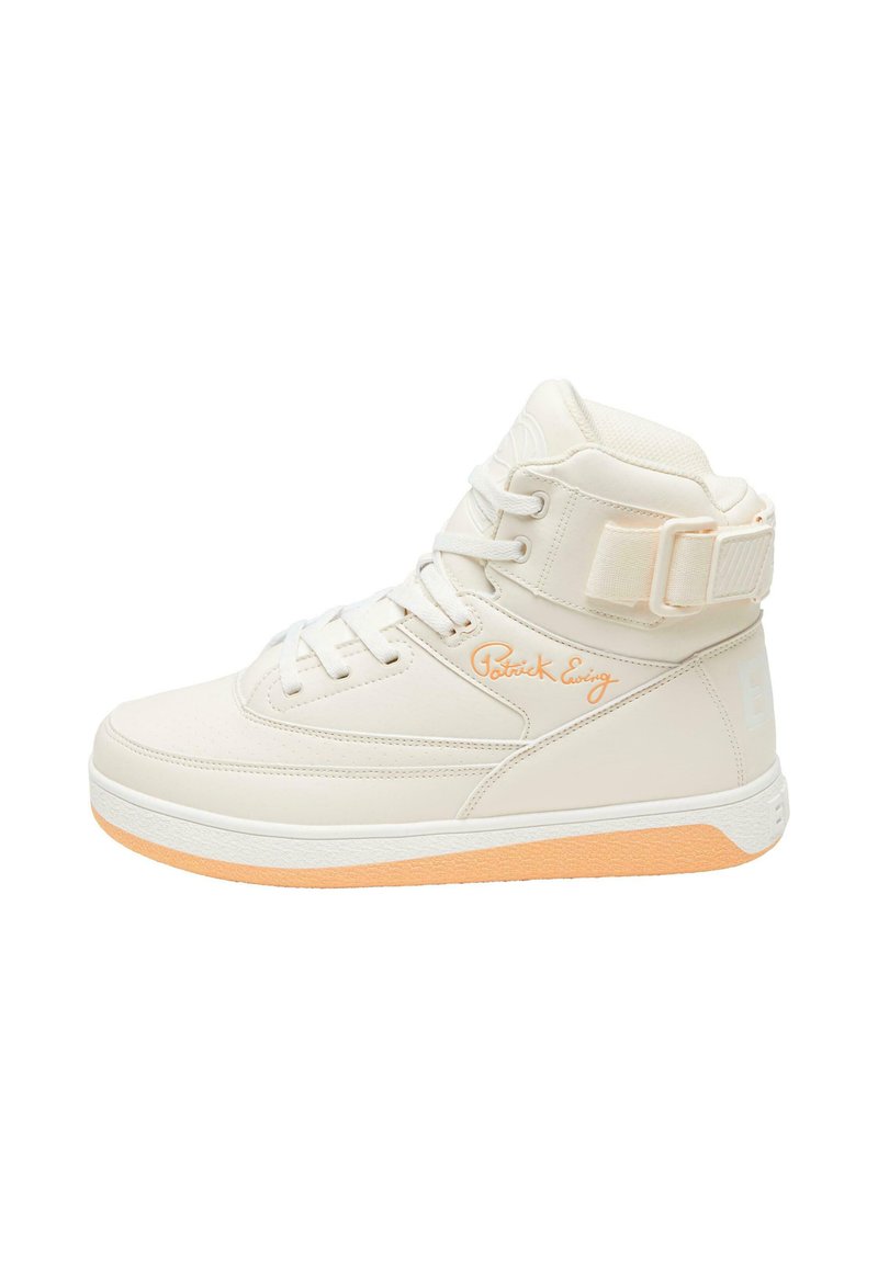 Basket montante en cuir blanc lisse avec un accent orange sur la semelle et le logo. Dotée de lacets et d'une sangle Velcro pour la fermeture.