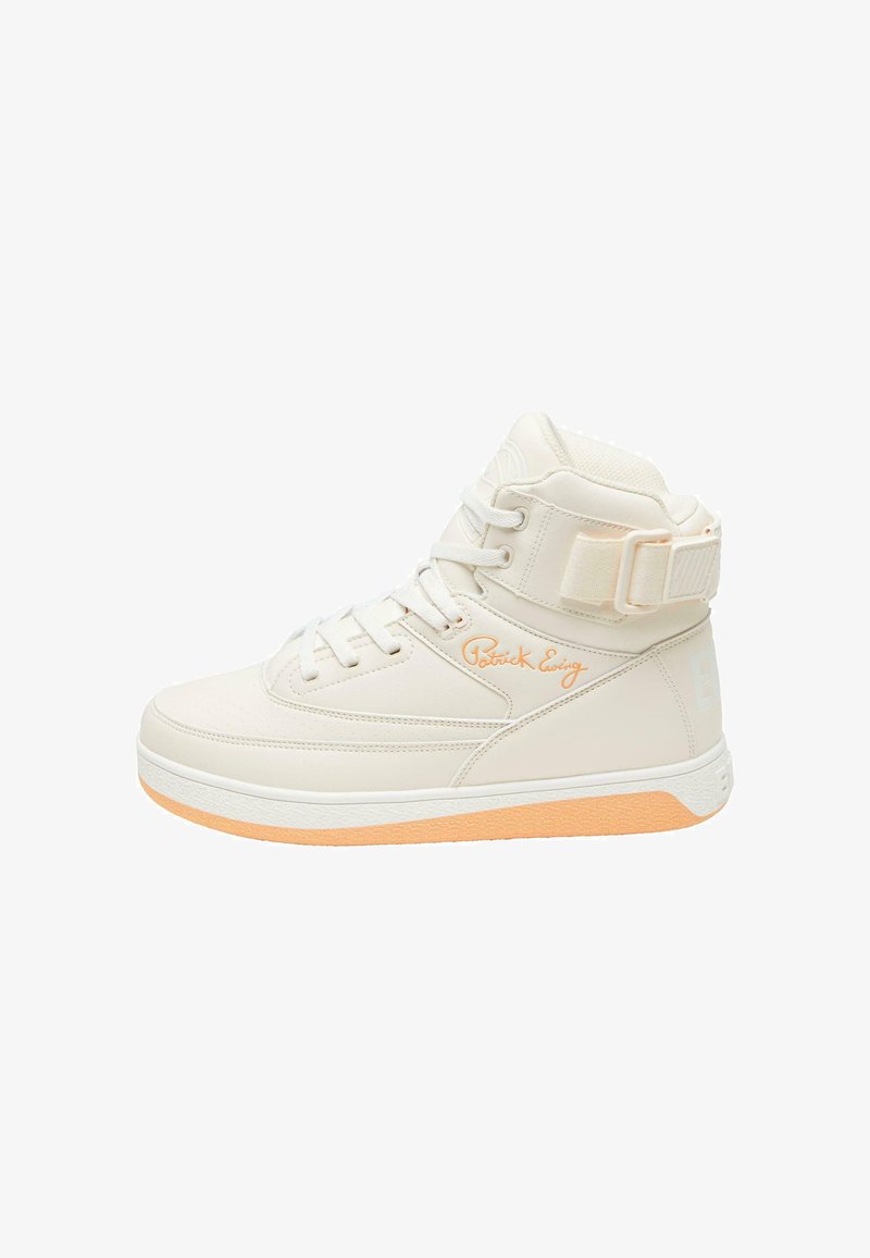 Basket montante en cuir blanc lisse avec un accent orange sur la semelle et le logo. Dotée de lacets et d'une sangle Velcro pour la fermeture.