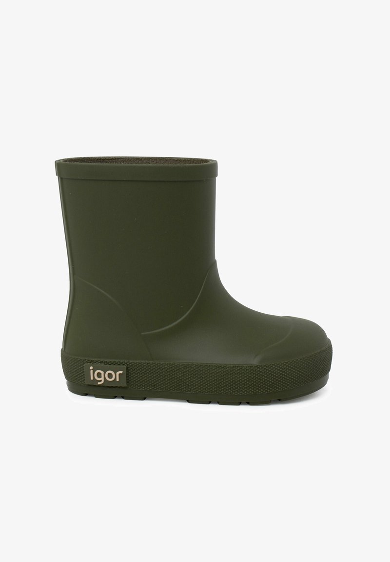 Botte courte anti-dérapante en caoutchouc vert avec un bout arrondi et une surface lisse. Comprend une semelle texturée et un logo sur le côté.