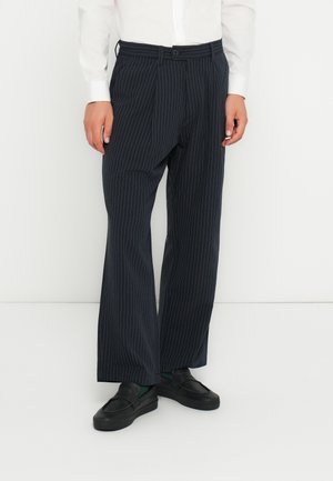JPSTBILL BAMFORD PLEATED - Nohavice chinos - dark navy