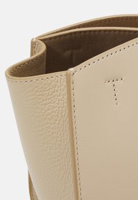 Furla GENESI L TOTE - Mala de mão - grano