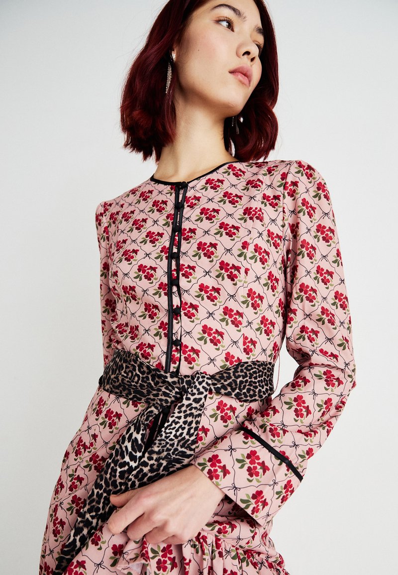 Toochki Abito Western In Georgette Rosa Floreale – Maniche A Sbuffo, Scollo A V, Midi – Eleganza Per Ogni Occasione - 3