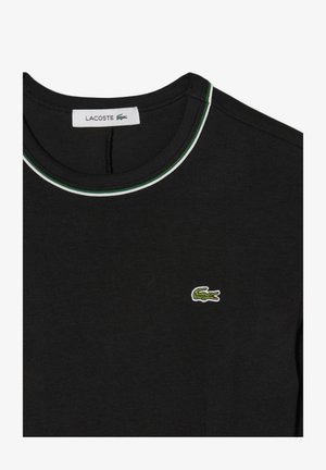 Zwarte T-shirt met een ronde halslijn, afgewerkt met groen en witte bies, geborduurd groen krokodillenlogo op de linkerborst. Gemaakt van katoen.