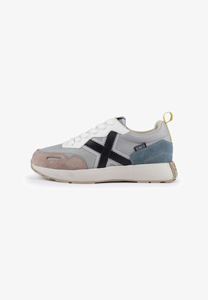 Gray sneaker featuring suede accents in pink and blue, a mesh upper, black cross detailing, white laces, and a beige sole.