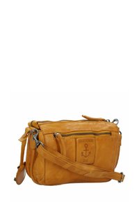 Borsa a tracolla gialla in pelle con una finitura testurizzata, dotata di una tasca con zip frontale e un logo ancorato in rilievo. Include una tracolla regolabile.