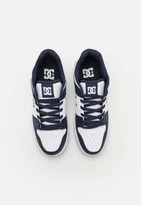 DC Shoes MANTECA 4 UNISEX - Skatová obuv - white/navy