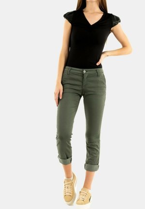 PLEASE, P0IH - Pantalones chinos - vert
