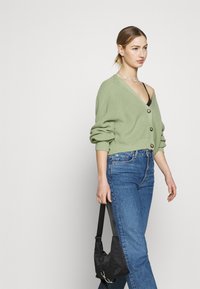 Monki Casaco de malha - green